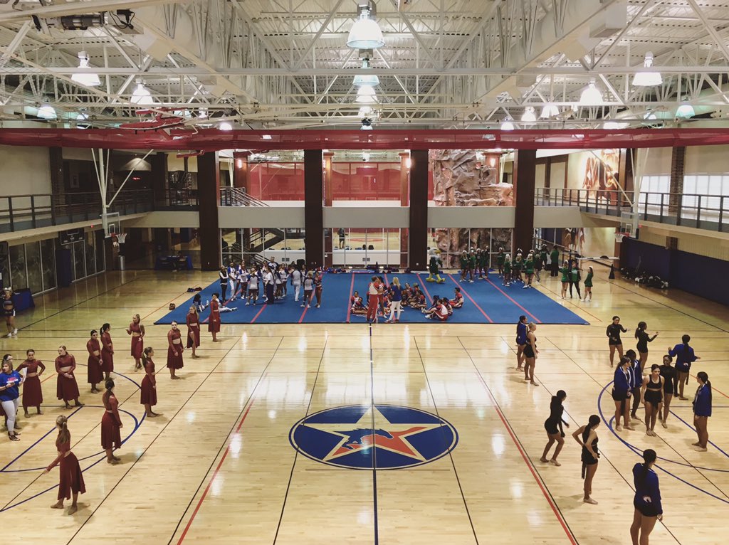 UTASpirit's tweet photo. It's show off time! #Cheer & #dance are performing their national routines at SMU! #cheer #dance #utaspirit https://t.co/x2zAIgOexV