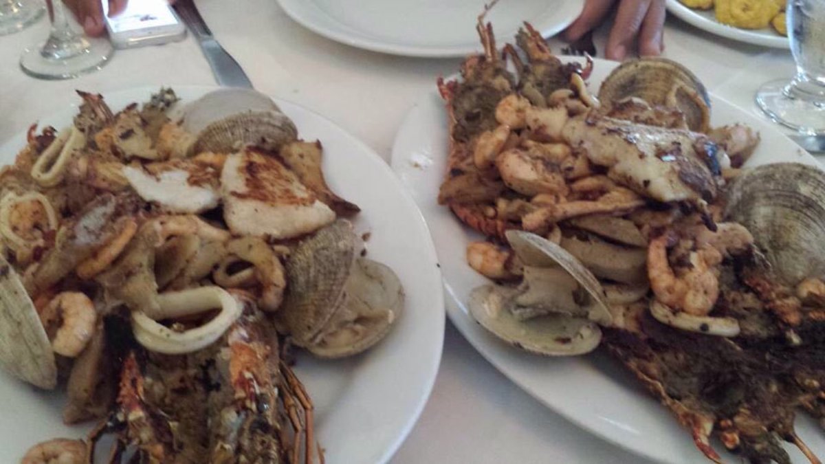 ecoymedambiente's tweet photo. Restaurant Sully violando de veda de Langosta ayer. https://t.co/YSmiTowOOz