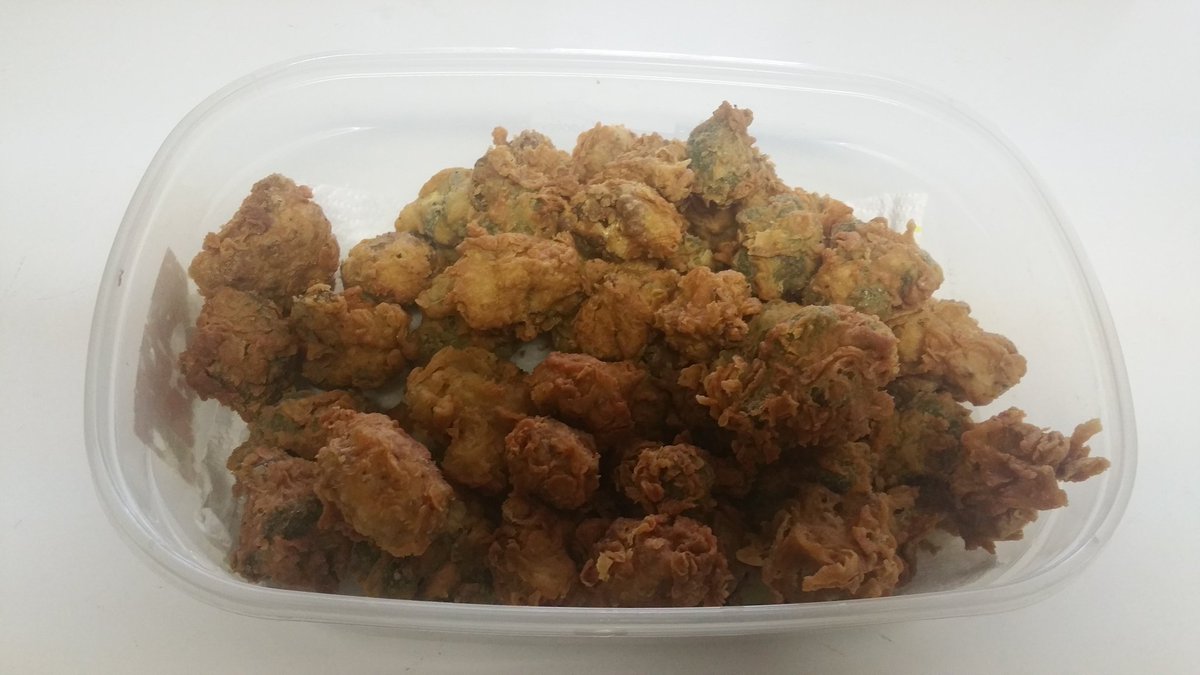 og1395's tweet photo. Some broccoli and cauliflower mock fried chicken. https://t.co/ieC0X0jGnc