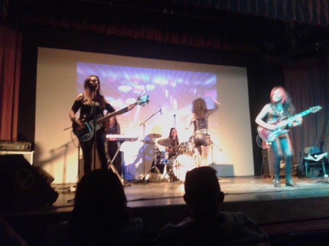 gatojazz47's tweet photo. Un cañonazo de rock!! https://t.co/J4OfkSvEEL