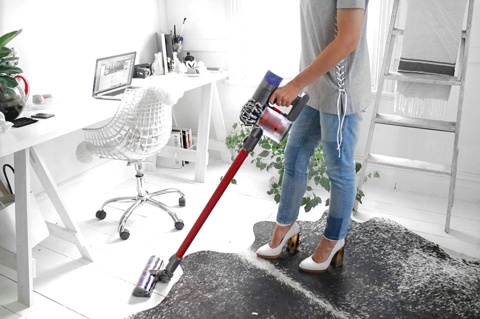 AmberPeebles's tweet photo. New #homelife blog on the site featuring my household favs #dyson #technology #design  https://t.co/7DlituG0WH https://t.co/X6LfRNij4y