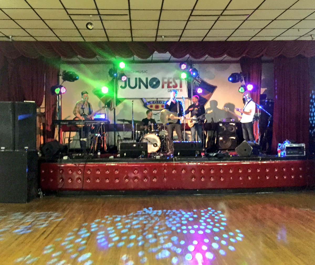 .<a href="/NQArbuckle/">NQ Arbuckle</a> &amp; <a href="/FOGDOGMUSIC/">FOGDOG</a> sound checking for <a href="/JUNOfest/">JUNOfest Presented by CBC Music</a> outlaws &amp; fiddle slingers. i mean gun slingers.
