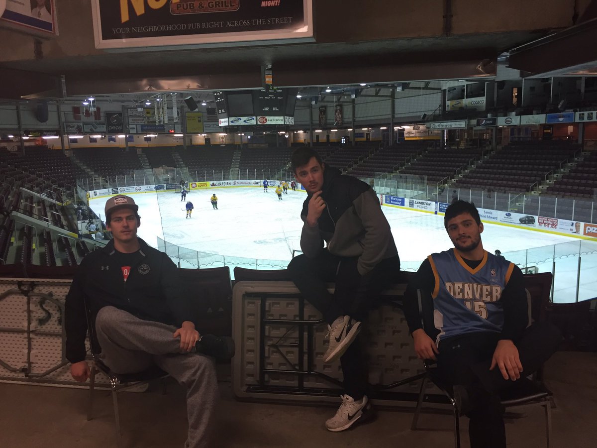 The boys are back in town! The Hounds have arrived in Sarnia for #Game5. #poweREDup #JerseyWeek
