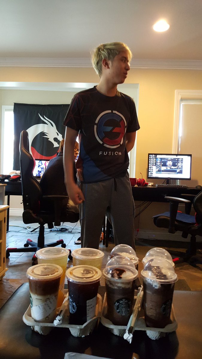 eSportsTDK's tweet photo. Thanks tons for the Starbucks guy~~ https://t.co/uItPzQgglA
