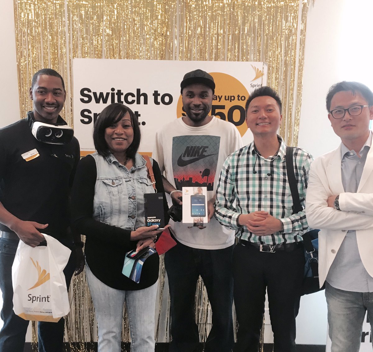 marabeans's tweet photo. Octavius and his customers stoked about yearly upgrades with #Samsungforever #sprint @DMose28 @HollyJoyRamos https://t.co/GqiXeeD8Ac