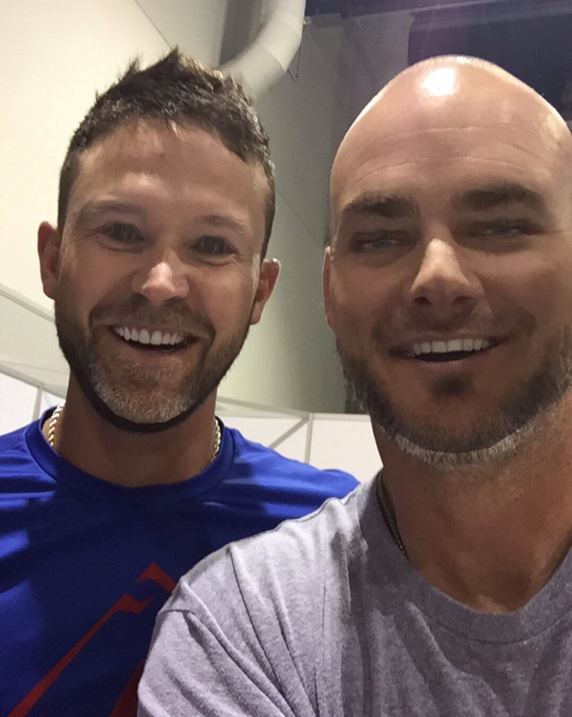 KrisBryant_23's tweet photo. Rossy wanted some hair😂😂 https://t.co/xj1bhvJOVm