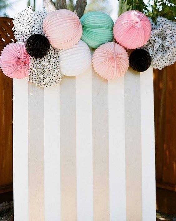 RentMyBooth's tweet photo. Such a fun #pinstriped #photobooth #background for your #outdoor #event ! Photo via #100layercakelet https://t.co/9aKo6Jt9qw