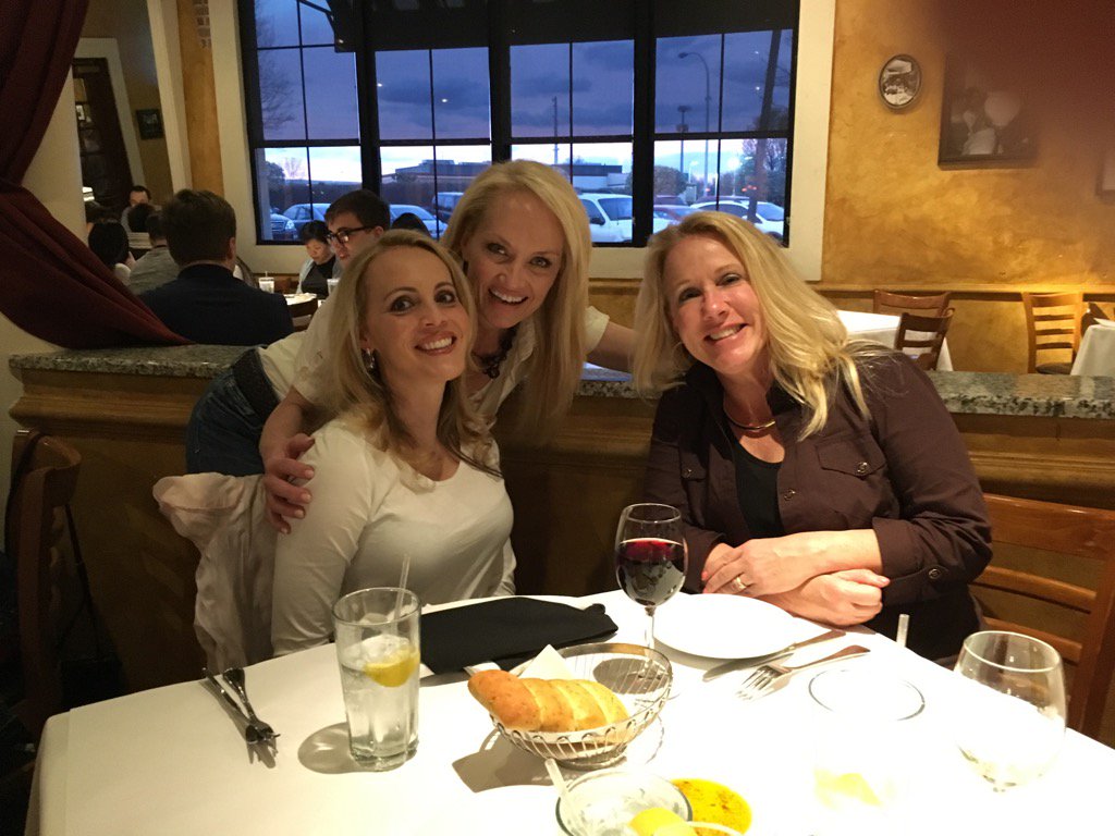 ColleenDicken's tweet photo. Girls night! #funtimes https://t.co/V9mgvJXTJN
