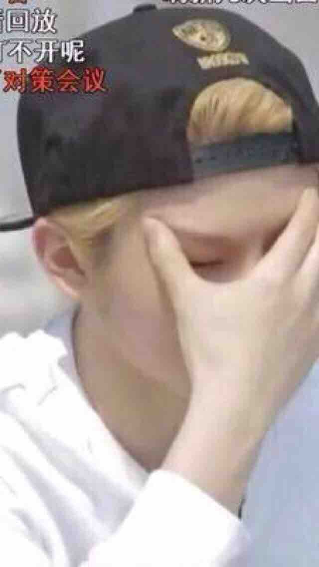 satoorihansol's tweet photo. I don't know bout you but when he does this I get nuts busted #igotrappingskills #lol #ishouldbearapper https://t.co/FC7tH68jtM