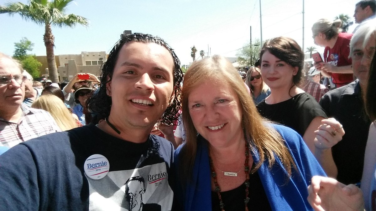i_AM_theChange's tweet photo. @MoniqueHohnberg ☺

Not to get political. ..
That's how I feel about .@SenSanders 
No kidding

#IBern https://t.co/3BxrZg4gdV