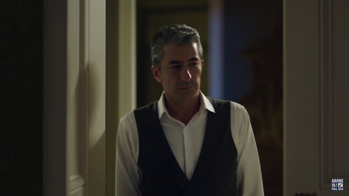 __Sarah0i's tweet photo. هنا كانت تنتظره لانه قالها بنتطلق ولما رجع سوت نفسها نايمه 💔 #Paramparça https://t.co/TCwOWlKVS9