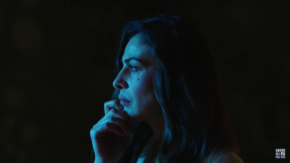 __Sarah0i's tweet photo. هنا كانت تنتظره لانه قالها بنتطلق ولما رجع سوت نفسها نايمه 💔 #Paramparça https://t.co/TCwOWlKVS9