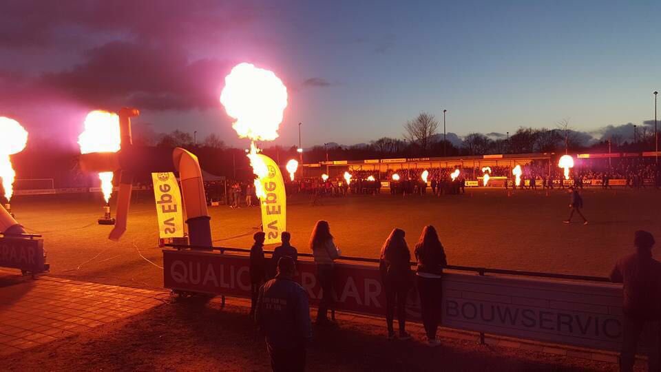 EdwinvanS's tweet photo. De eerste lange dag met aansluitend een spetterende opening zit er op. Morgen kan de bal rollen! @SVEpe1939 #mop16 https://t.co/y316pwvOzG