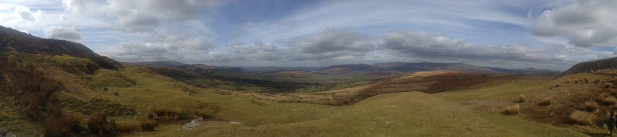 JE_Creativity's tweet photo. what a great country to live in #wales #patriotic #easter good Friday walk with #family perfect! #love https://t.co/v6EUDCpSYk