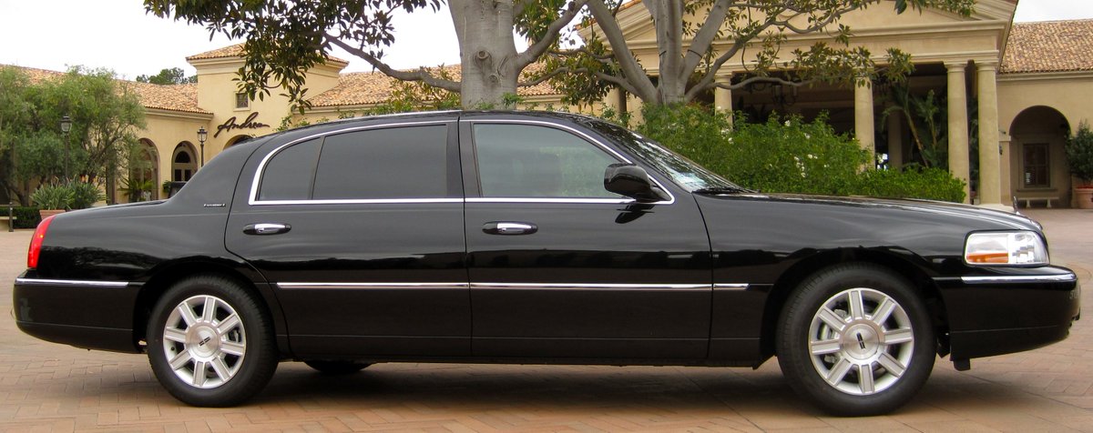 rentals_limo's tweet photo. Town Rider! Lets have a ride with your family on Lincoln town car
#easterweekends #goodfriday #eastersunday #Enjoy https://t.co/C2Y7VnQl1e