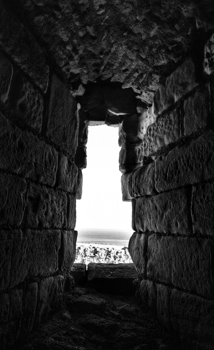 jot1983's tweet photo. Scarborough Castle @YorksCoastRadio @Scarborough_UK @EnglishHeritage @NYMoorsCoast @Yorkshire_IP @Welcome2Yorks https://t.co/6ZNYtJUiYV