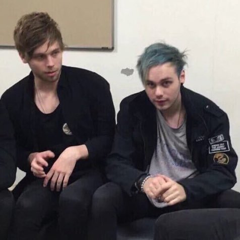 thingsaboutmuke's tweet image. "muke isn't real!!! malum's alive"
me: