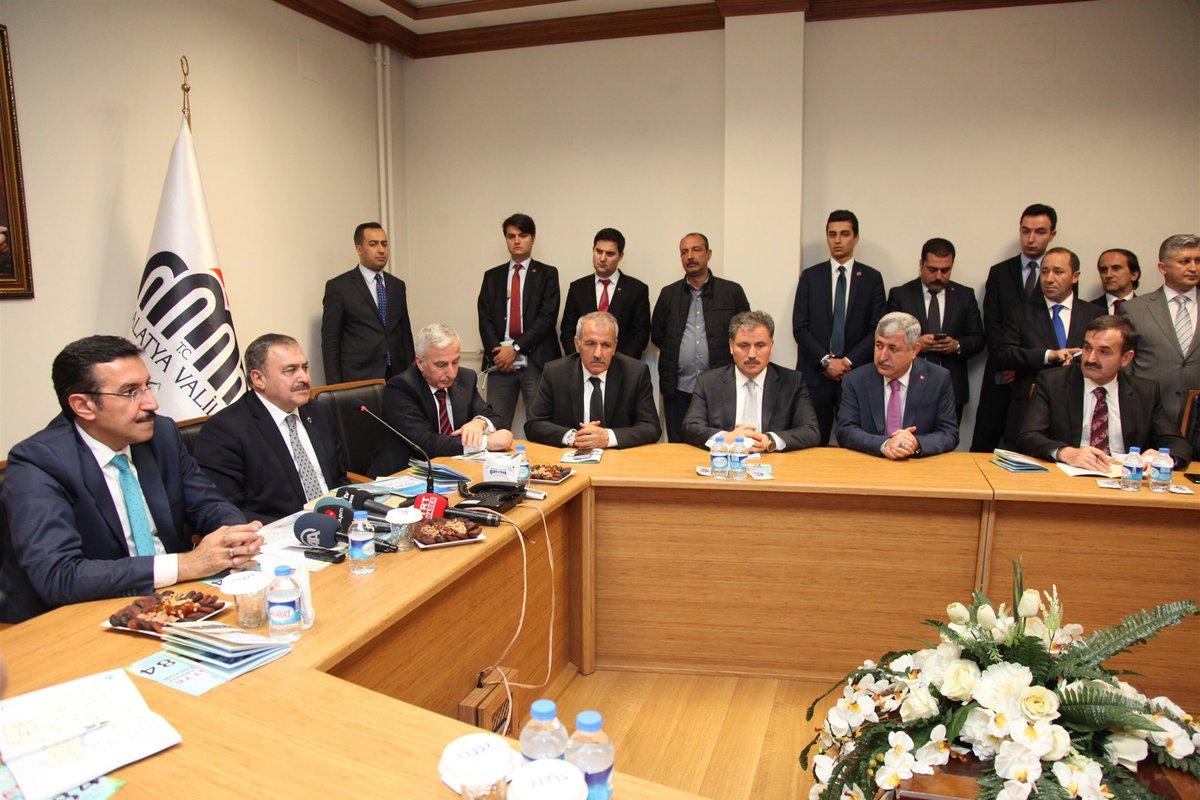 VeyselEroglu's tweet photo. #Malatya’da basın toplantısı ile dev yatırımlarımızı paylaştık, 311 milyon TL maliyetli 15 müjdeyi açıkladık. https://t.co/0pwSERRnFm