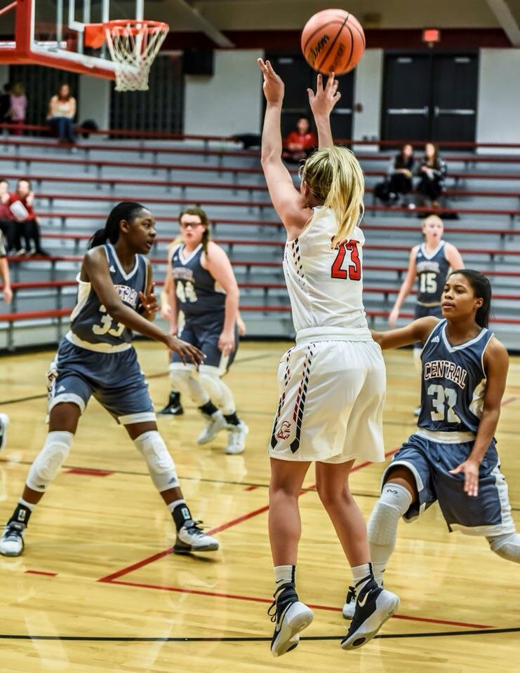 CGHOUND5's tweet photo. 2016 @IBCA_Coaches Top 100 Underclass Showcase...Congrats, AJ! @llisonnnn_ https://t.co/N0YQl20FxO