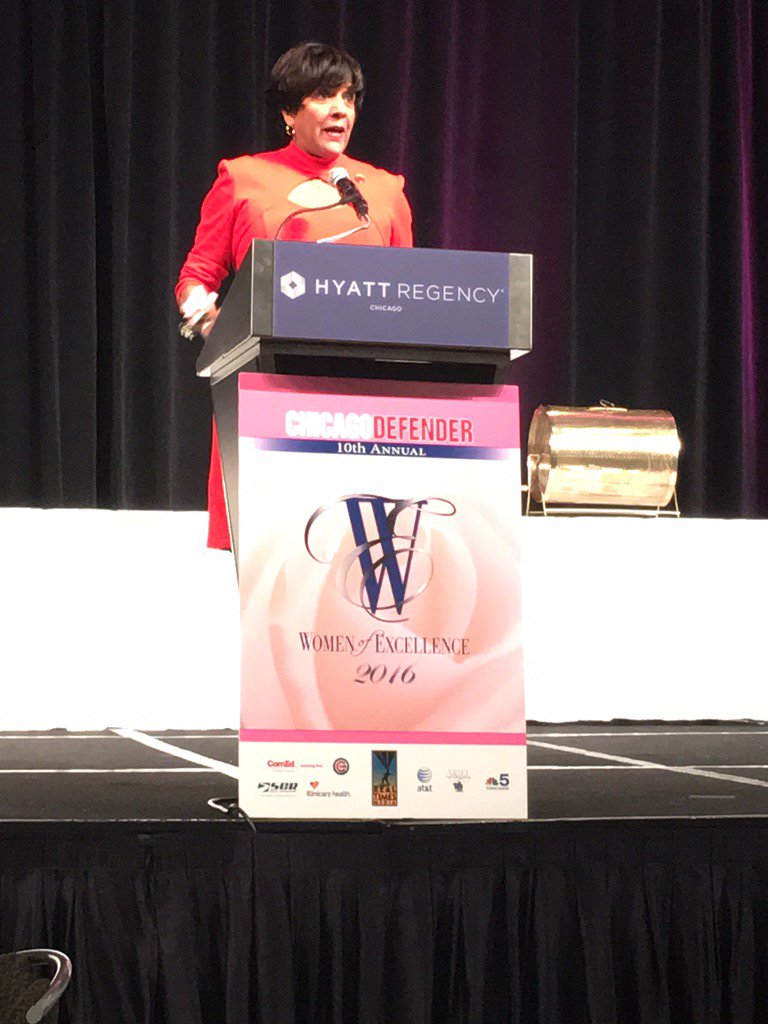 ChiUrbanLeague's tweet photo. "@MerriDee1, you inspire us all," @sharirunner CEO CUL #ChicagoDefenderWOE2016 @ChiDefender https://t.co/VQ8SzKQfnU