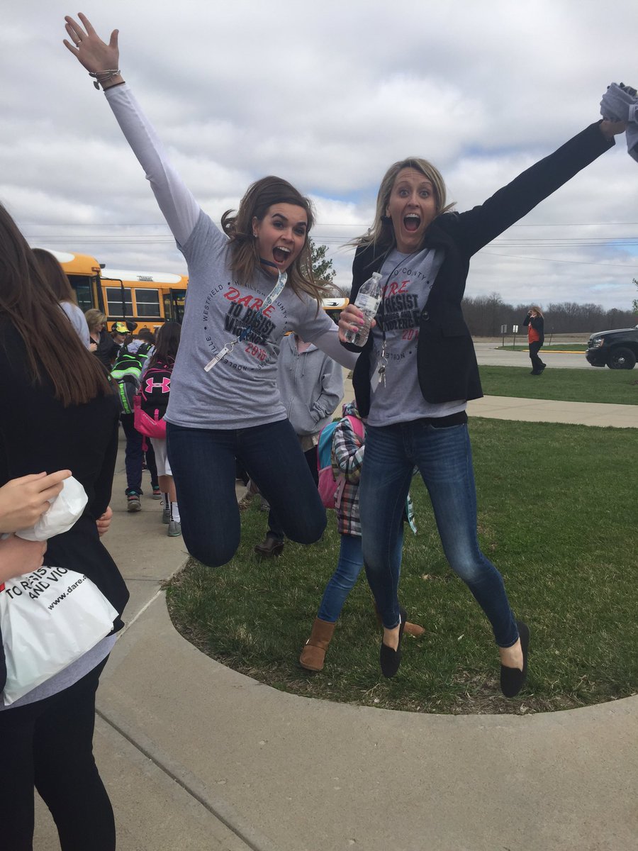 bowyersbots's tweet photo. What a perfect day for DARE Graduation! https://t.co/h1HeHxQsiF