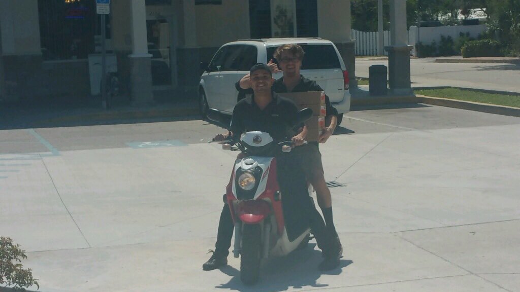 Sbux_KeyWest's tweet photo. This is a how product run looks like in #keywest! #Scooter #fun #southernmoststarbucks #tobeapartner #tobeamanager https://t.co/ctOXNuZDn8