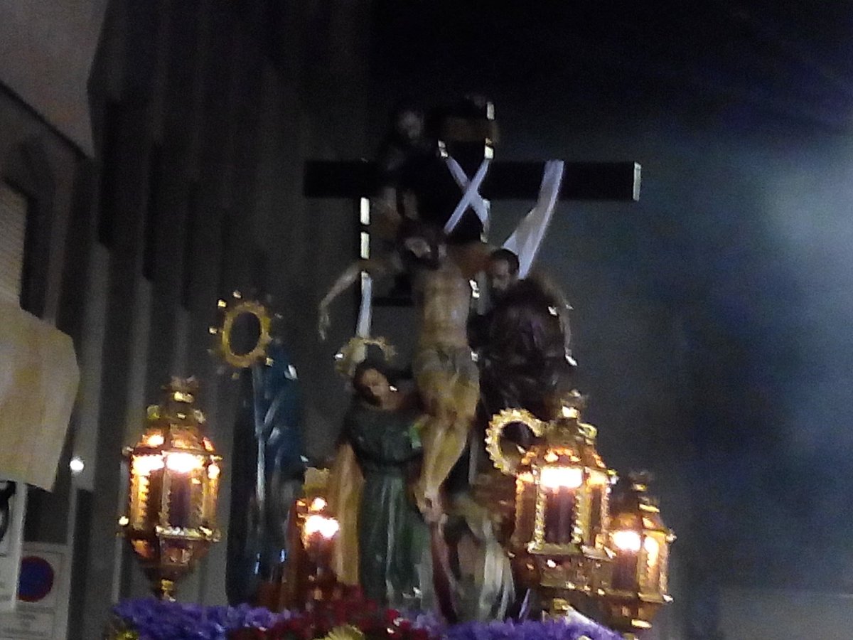 SER_Cofrade_CR's tweet photo. El Descendimiento a su paso por la Plaza de los Mercedarios @CRCofrade @diocesiscr @HDescendimiento https://t.co/mTxlNLJMpG