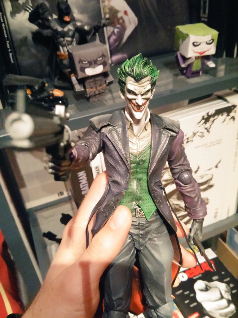 msieur_w's tweet photo. BANG ! #MesJouetsEnPhoto
cc @Joe__Hume #75YearsofBatman en fond ! https://t.co/VdyBQABP9W