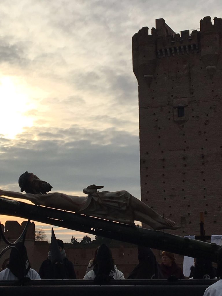 #ViernesSanto en #MedinadelCampo donde el #silencio se escucha <a href="/CyLesVida/">Turismo Castilla y León</a>