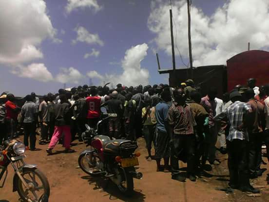 sdkafeero's tweet photo. Police in Mbarara clashed with @FDCOfficial1 &amp; @kizzabesigye1  supporters during the way of the cross @DailyMonitor https://t.co/nhZFsMGewt