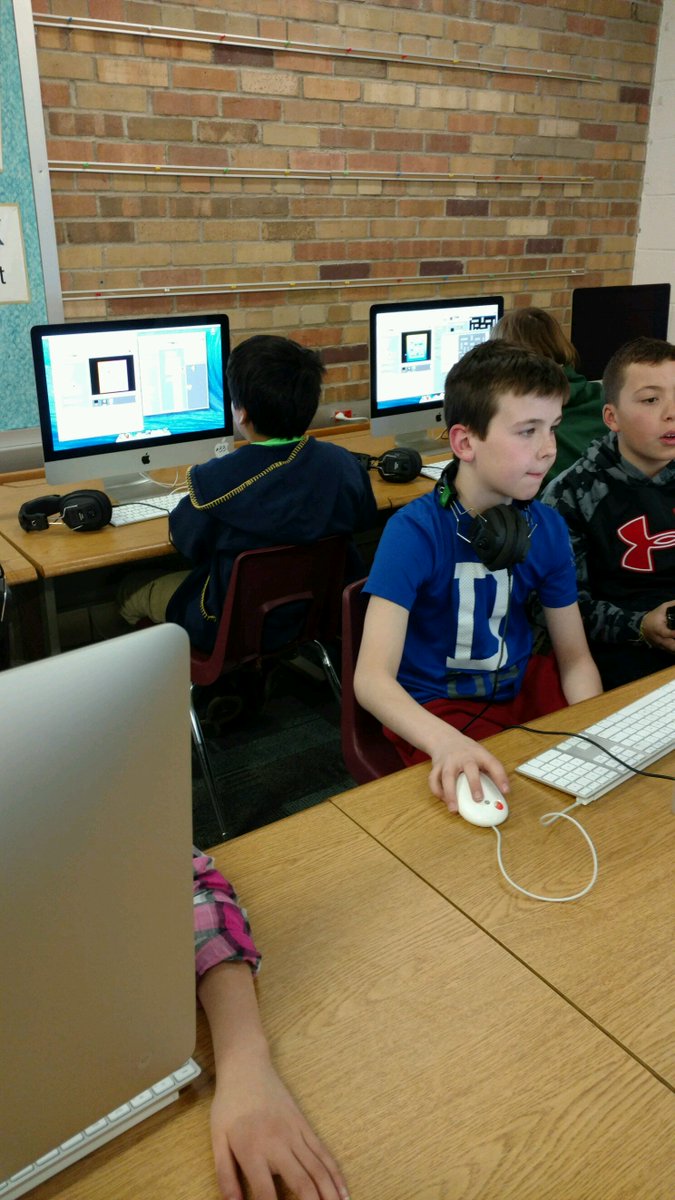 Fossum1stGrade's tweet photo. Some 5th graders are creating games in Scratch, others are exploring Spheros. #coding #scratch #Sphero https://t.co/sulZkLyDco
