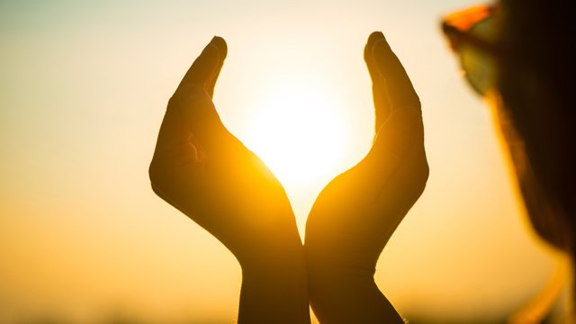 ZoharMexico's tweet photo. Si una persona aumenta su agradecimiento por todo lo que tiene, más abrirá el canal de Luz. #Zóhar #Tzav #Kabbalah https://t.co/CJ4DZg4JpY