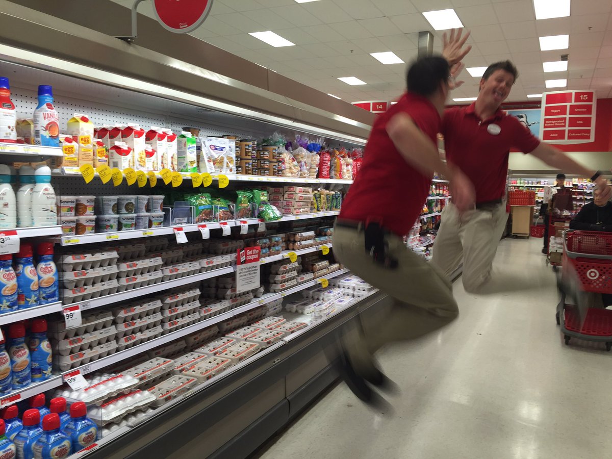 Haylie_Carlson's tweet image. 2101 is having an EGG-CELLENT day - thanks "dairy dudes" #jumpingbunnies #drivingsales #iminfood 🐰🐣🐥 @kc0516