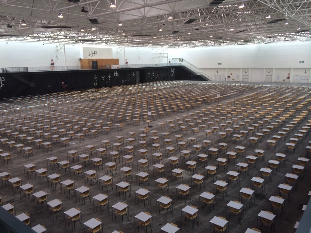 CaenEvenements's tweet photo. Concours au Parc Expo, 5000 m2 1400 tables et chaises. https://t.co/04GAPxPG6G
