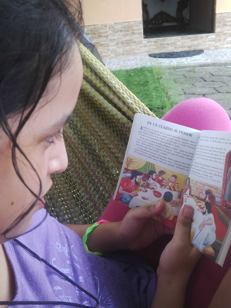emuriche's tweet photo. Soy Ivanna y #HoyYoDecido ser parte del #PlanLector2016 leyendo Mi Libro de Historias Bíblicas. @EducacionZ8_Ec https://t.co/iQT6mpUcvu