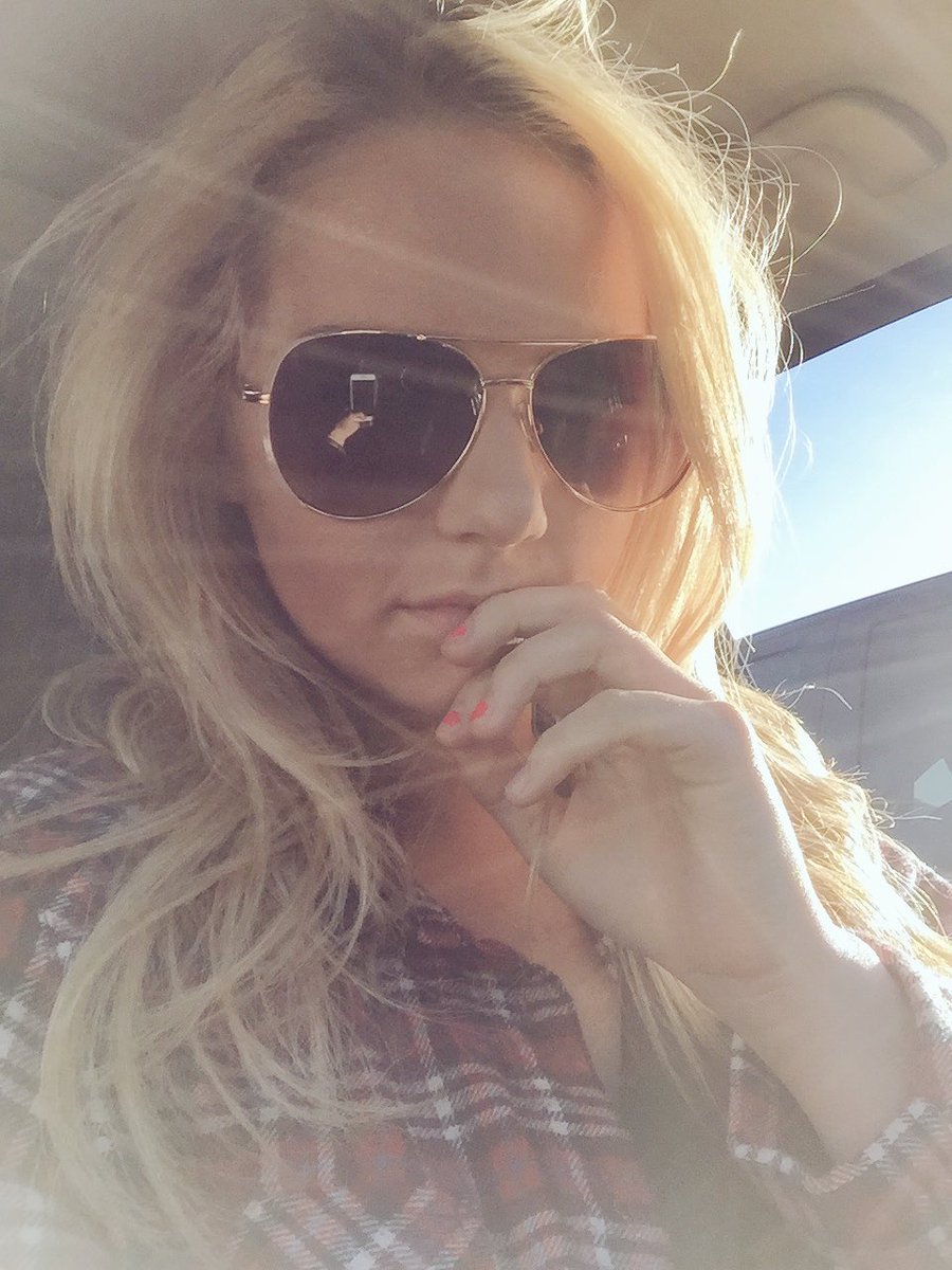 ChandlerLayne8's tweet photo. sassy selfie for fridayyy๐ #slightlyangry https://t.co/JhPbEVJUVP