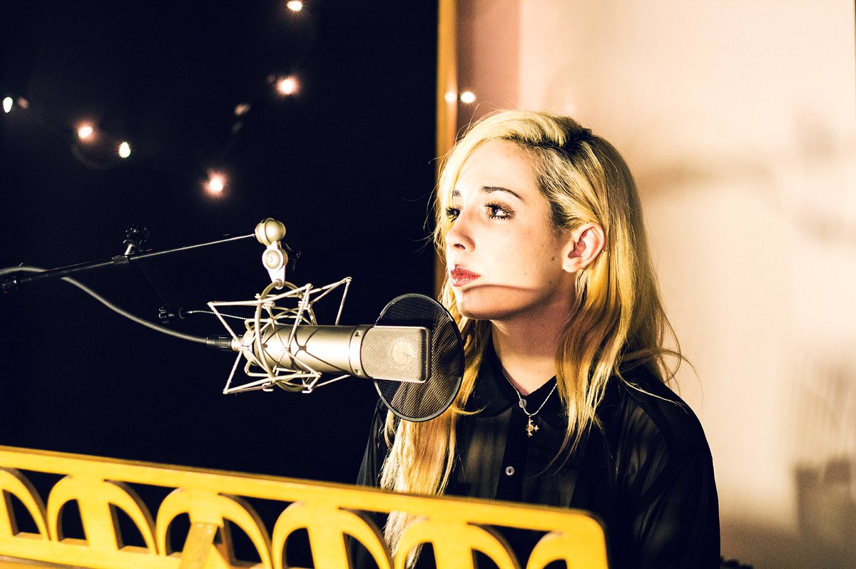 Hyped to premiere this <a href="/sizzyrocket/">Sizzy Rocket</a> session we filmed at <a href="/RefugeRecording/">Refuge Recording</a> next week 👄 📷 by @LizSmalls