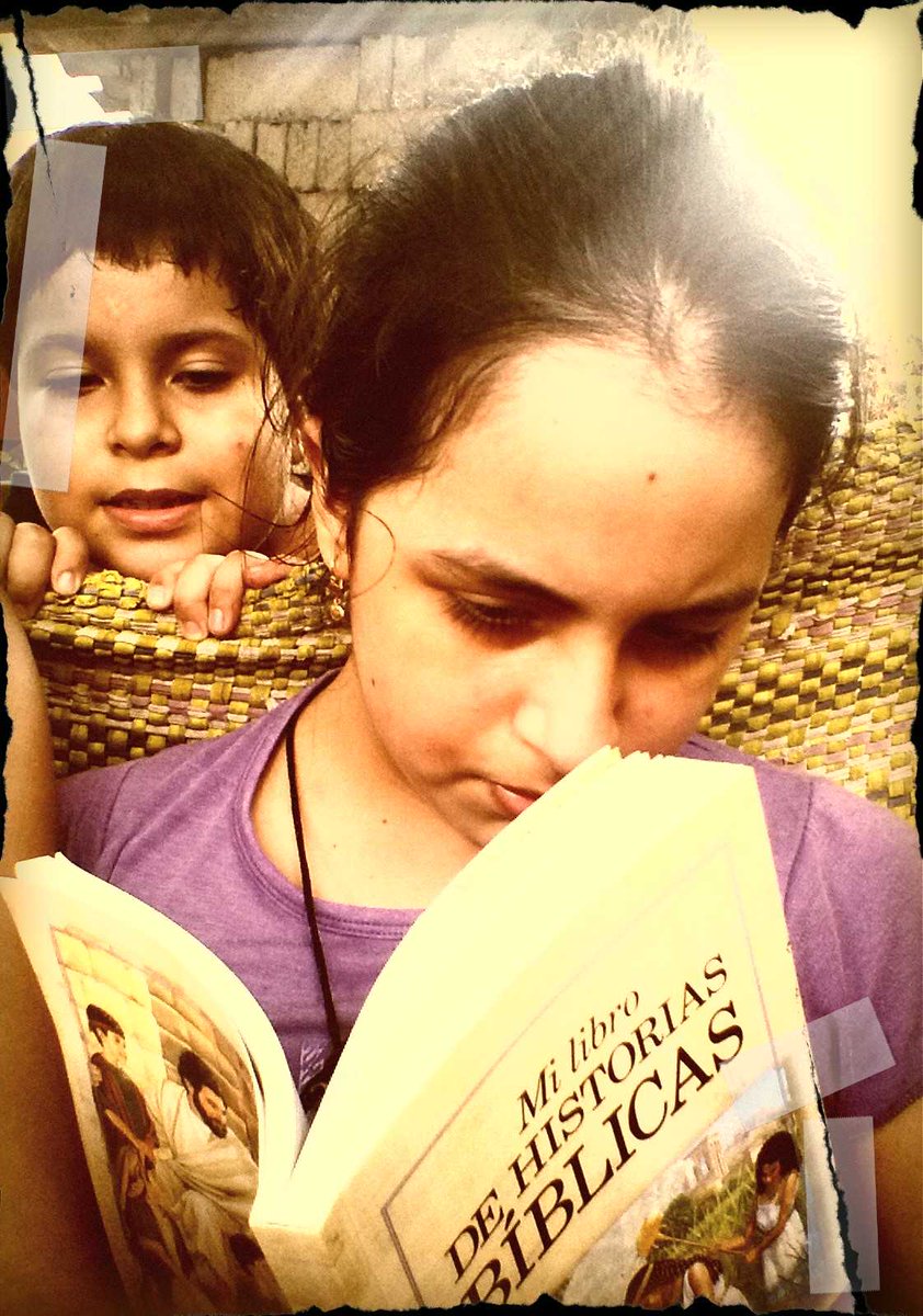 emuriche's tweet photo. Aquí junto a mi hermano leyendo la biblia #HoyYoDecido ser parte del #PlanLector2016 @EducacionZ8_Ec https://t.co/hILhinSHFx