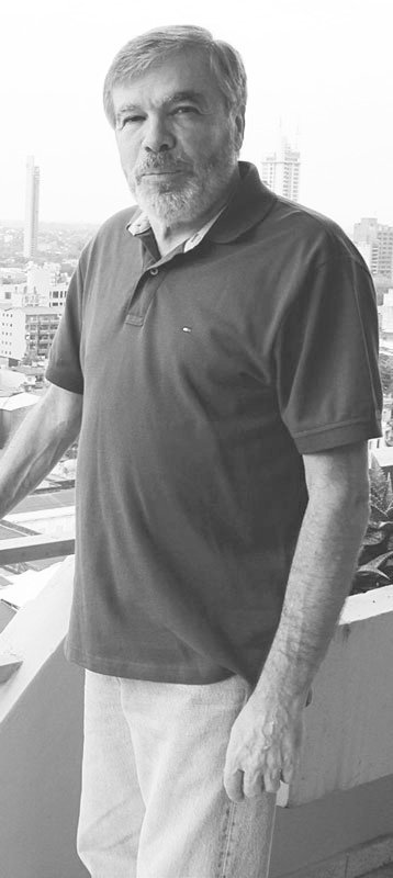 TotoGonzalez's tweet photo. Falleció Manuel Bernardes. Un símbolo de la AM moderna. Más 30 años de trayectoria. Pícaro, polémico, un genio. https://t.co/wHN4eLH4SY