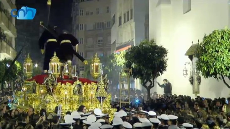 DiarioHuelva's tweet photo. Revive la procesión del @Nazareno_Huelva con @CNHCanalHuelva #SSenCNH #SemanaSantaHuelva https://t.co/SBqwPQTy0X