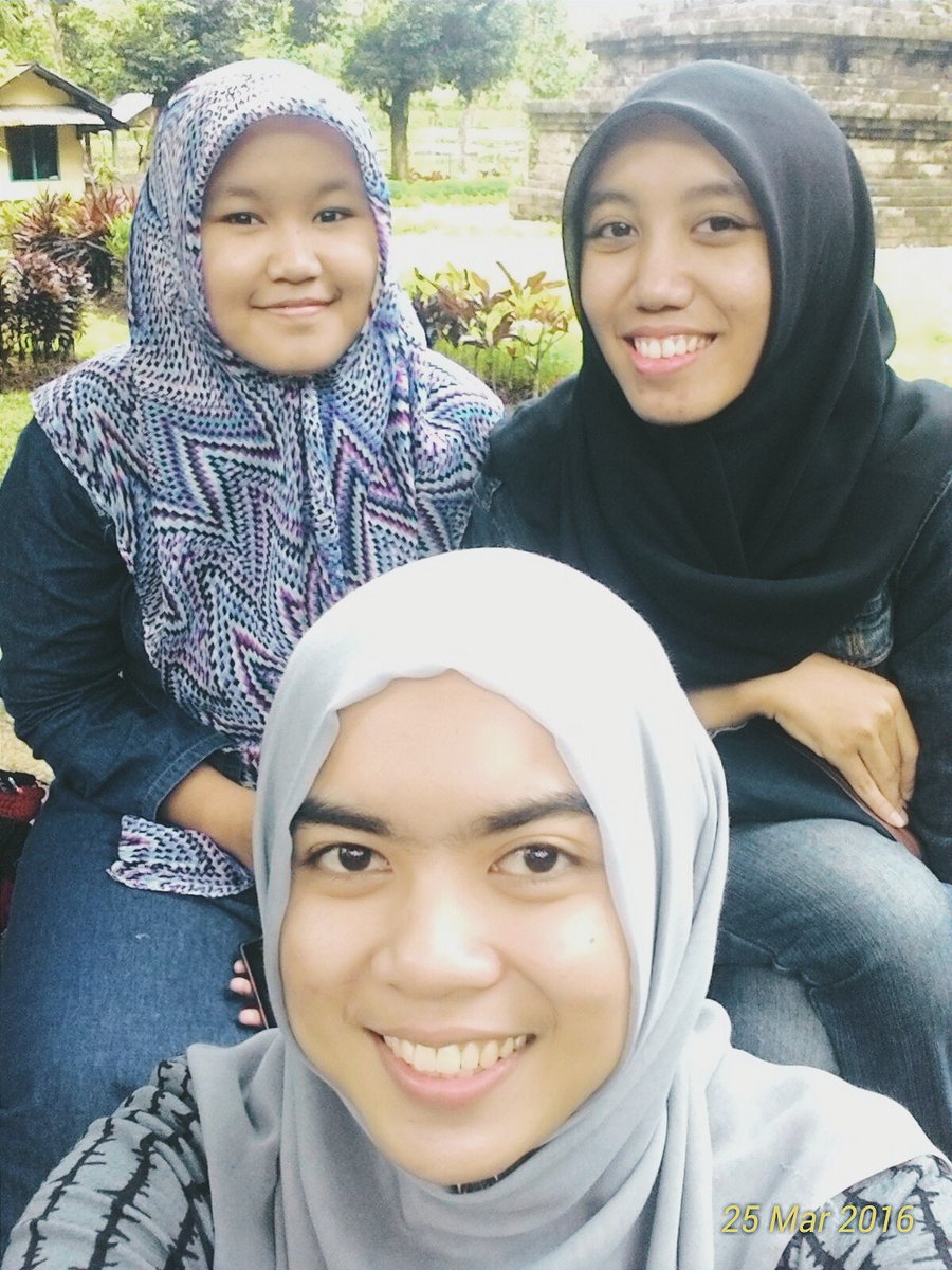 moonightt_m's tweet photo. Reuni kecil2an krn blm lengkap ber-8 😁(lain-kali) #littlereunion happy and lucky to have friends like you my faza 22 https://t.co/6uAjEOUVCW