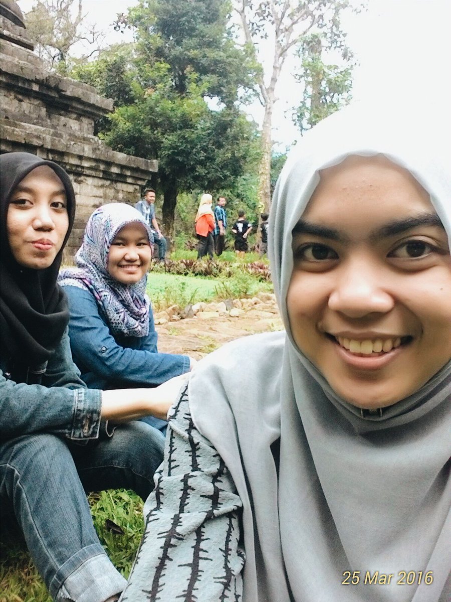 moonightt_m's tweet photo. Reuni kecil2an krn blm lengkap ber-8 😁(lain-kali) #littlereunion happy and lucky to have friends like you my faza 22 https://t.co/6uAjEOUVCW