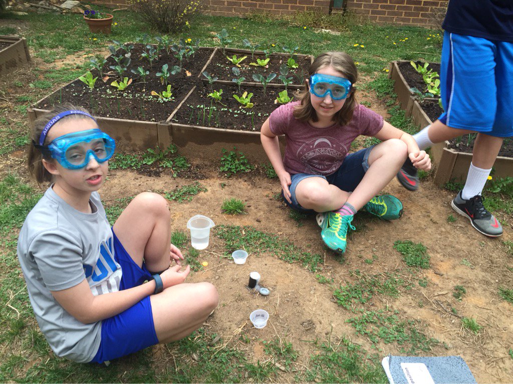 eppercival's tweet photo. 6th grade @SMSSharks test to see if particle size affects rate of chem. rxns. #itpops #alkaseltzerrockets https://t.co/2WPUAzmztR