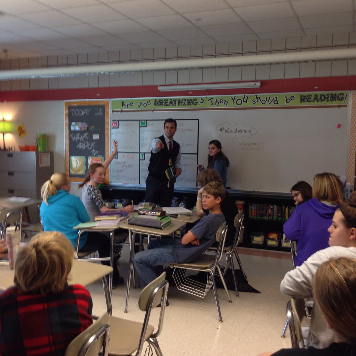 Engteacherchic's tweet photo. My superintendent @nceglarek is awesome! #read #bms #hpseagles https://t.co/35jORArs0x