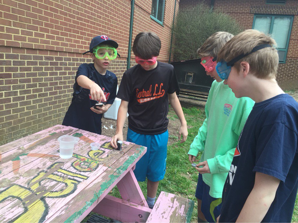 eppercival's tweet photo. 6th grade @SMSSharks test to see if particle size affects rate of chem. rxns. #itpops #alkaseltzerrockets https://t.co/2WPUAzmztR