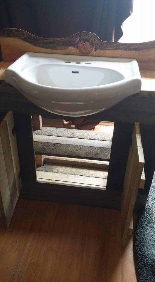 Rustic_Cowboy's tweet photo. Live edge bathroom vanity w/sink $350.00 https://t.co/bJxQqZ5um3 #Okanagan #Vernon #Furniture https://t.co/cn4BCIKCIb
