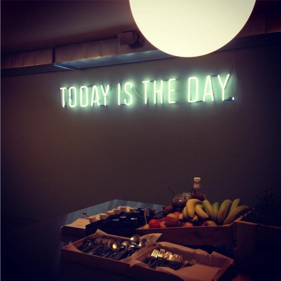 spacesworks's tweet image. Got that Friday Feeling yet? #SpacesMember Rosy does.