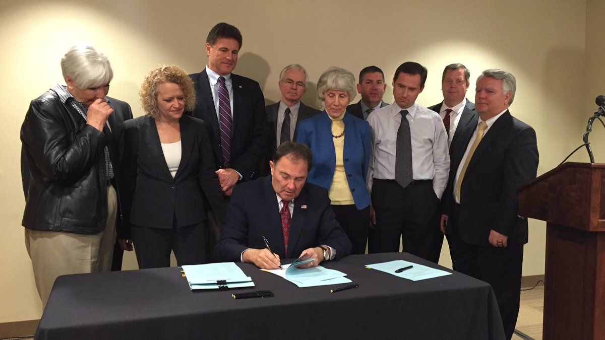 slcmayor's tweet photo. It's truly a Good Friday as @GovHerbert signs #HB436 & #HB437 -housing and healthcare for most in need #utpol #utleg https://t.co/4UXhmDuyox