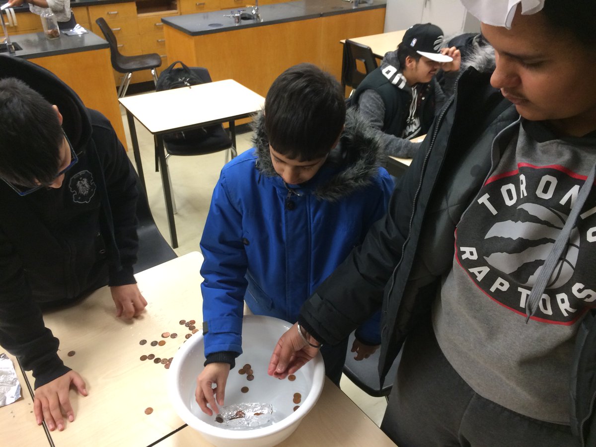 Miss_DTran's tweet photo. VOC1Ss @LincolnAlexS investigate relationship bw #design &amp; #performance in science #physicalproperty #designthinking https://t.co/3Yte5j7EIr