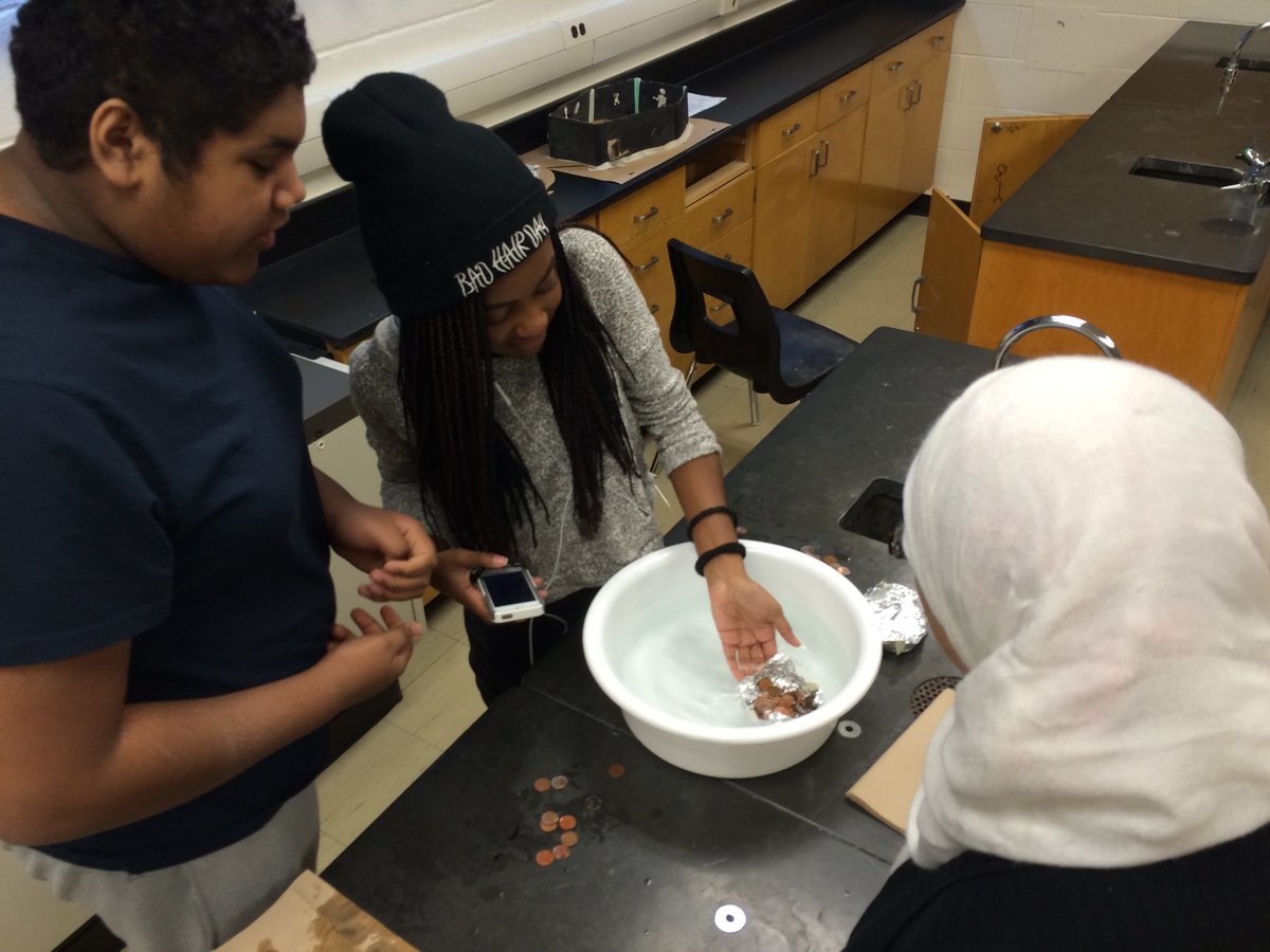 Miss_DTran's tweet photo. VOC1Ss @LincolnAlexS investigate relationship bw #design &amp; #performance in science #physicalproperty #designthinking https://t.co/3Yte5j7EIr